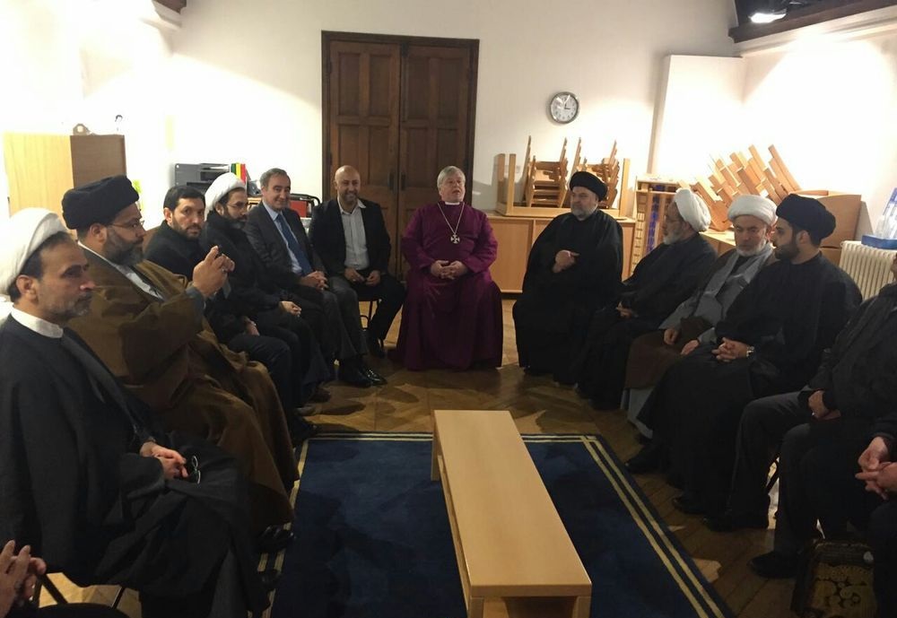 السيد الشهرستاني يزور الكنيسة الانجليكانية