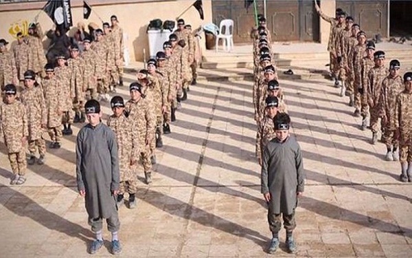 	حقوق الإنسان: 400 ألف طفل موصلي تعرضوا لغسل الدماغ 