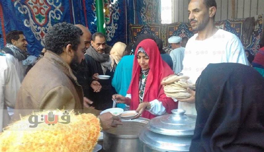 بالصور.. خيمة لإطعام زوار مسجد الامام الحسين (ع) بالقاهرة