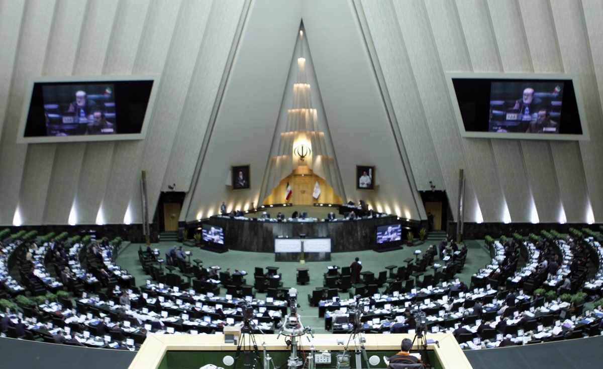 دستور الجمهورية الاسلامية الايرانية ( الفصل السادس ) 