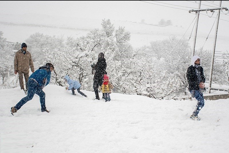 هطولات ثلجية في سنندج غرب ايران