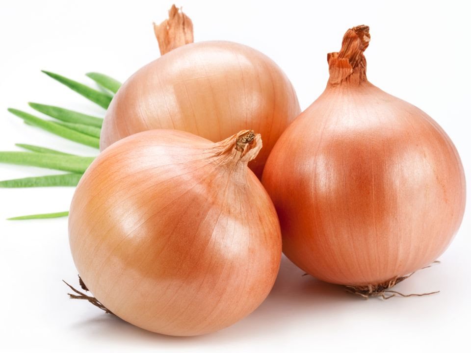 هذا ما يحدث لو وضعت قطع البصل إلى جانب سريرك!