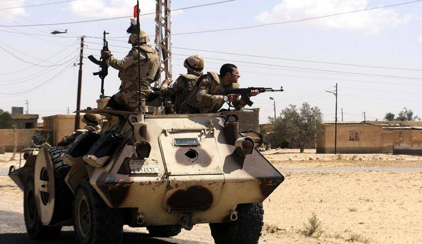 مقتل ضابطين مصريين بانفجار في العريش