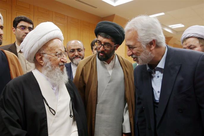 آية الله مكارم شيرازي: إتحاد خدام العتبات المقدسة يعود بالنفع على العالم الاسلامي