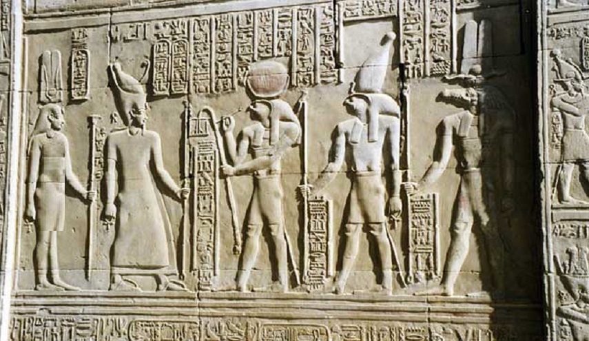 آثار مصرية للبيع فى مزاد علني بالصين..