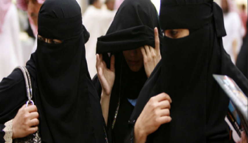 معلمة تشك في سلوك 3 طالبات و عند مراقبتها .. كشفت الكارثة! 