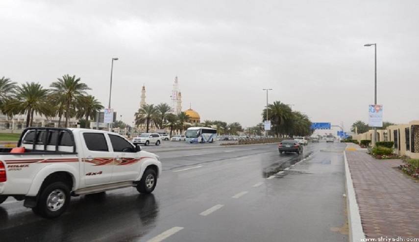 «خليجي» يلقي زوجته من السيارة أثناء سيرها والسبب؟!