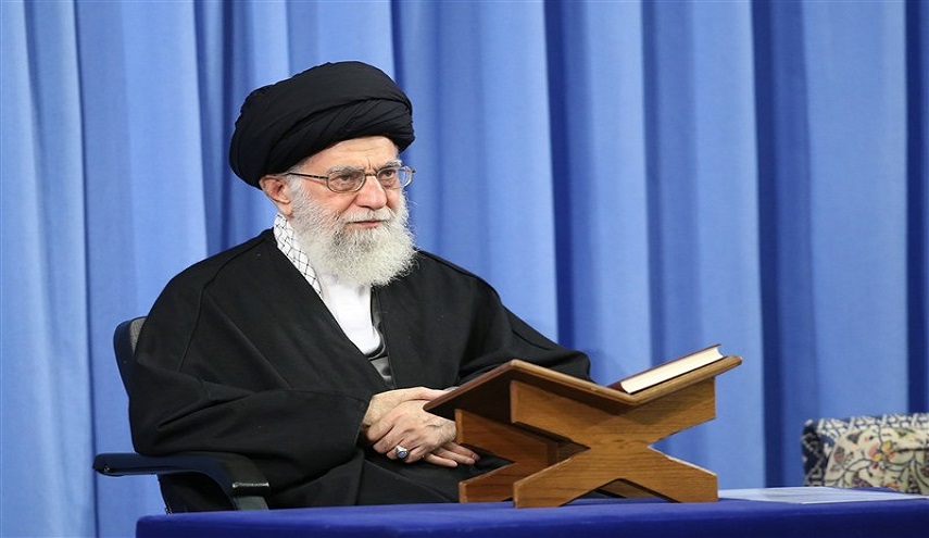 الإمام الخامنئي: الأمة تعاني من هيمنة الغرب عليها ثقافياً وإقتصادياً وسياسياً