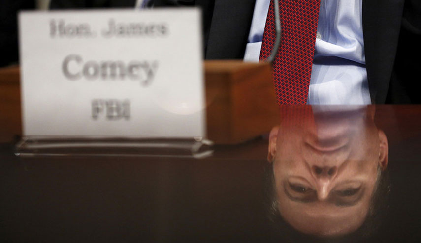 لماذا ضحك مدير FBI عندما قرأ خبر إقالته؟!