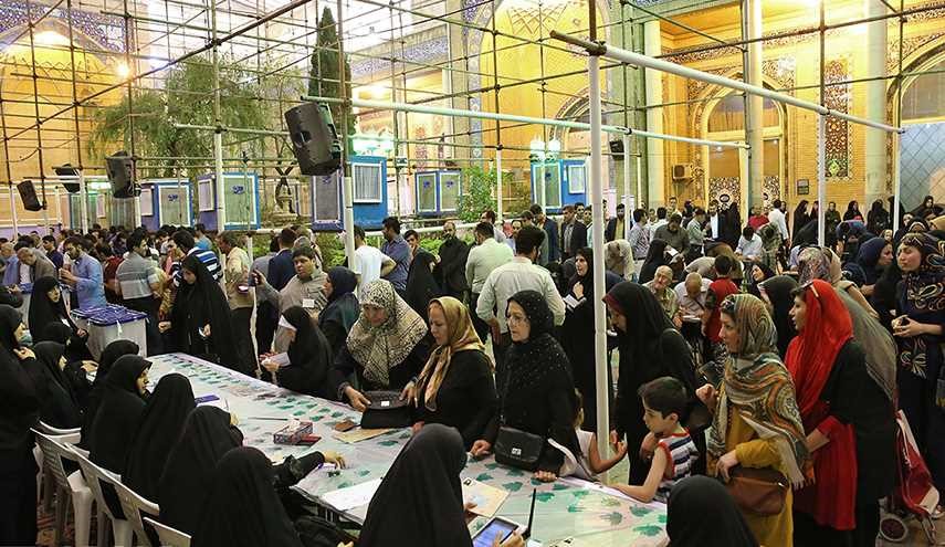 تمديد فترة التصويت في الانتخابات الايرانية ساعتين اضافيتين 