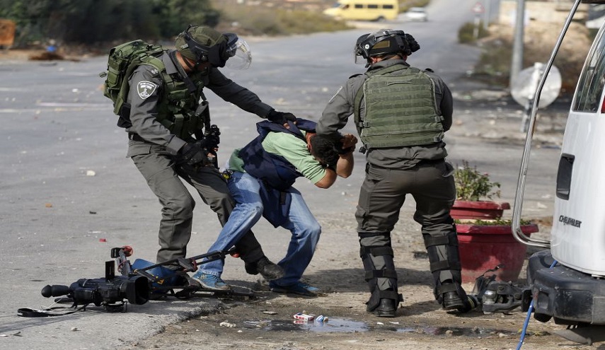 بالصور...عشرات الاعتداءات ضد حرية الإعلام في فلسطين المحتلة خلال شهر أيار