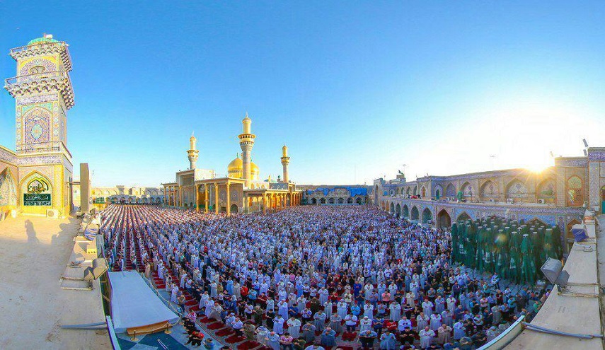 شاهد اقامة صلاة عيد الفطر في صحن الكاظمية المقدسة