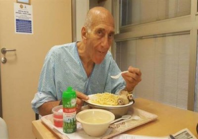 بعد السجن والمرض.. صورة بائسة لإيهود أولمرت
