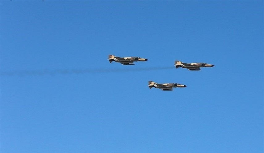 ايران: مقاتلات حربية تشارك في مناورات بحر قزوين