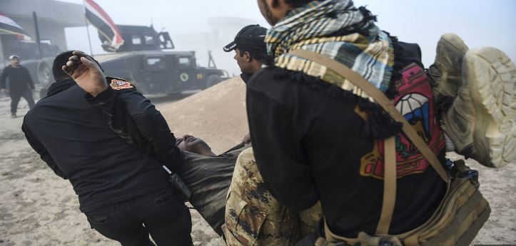شاهد... داعشية "تحمل طفلاً" وتفجر نفسها في الموصل القديمة