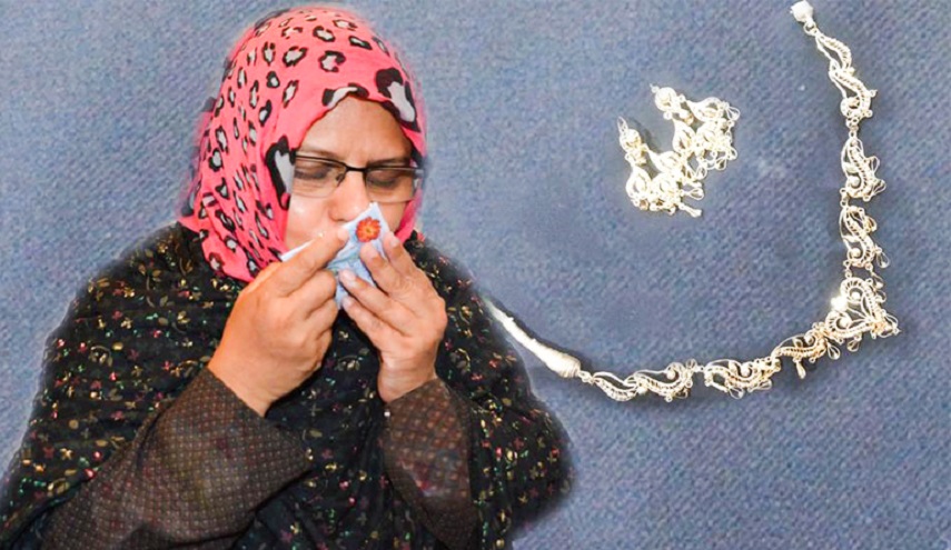 زائرة باكستانية تخلع "مصوغاتها الذهبية" عند وصولها مرقد الامام الحسين.. والسبب!