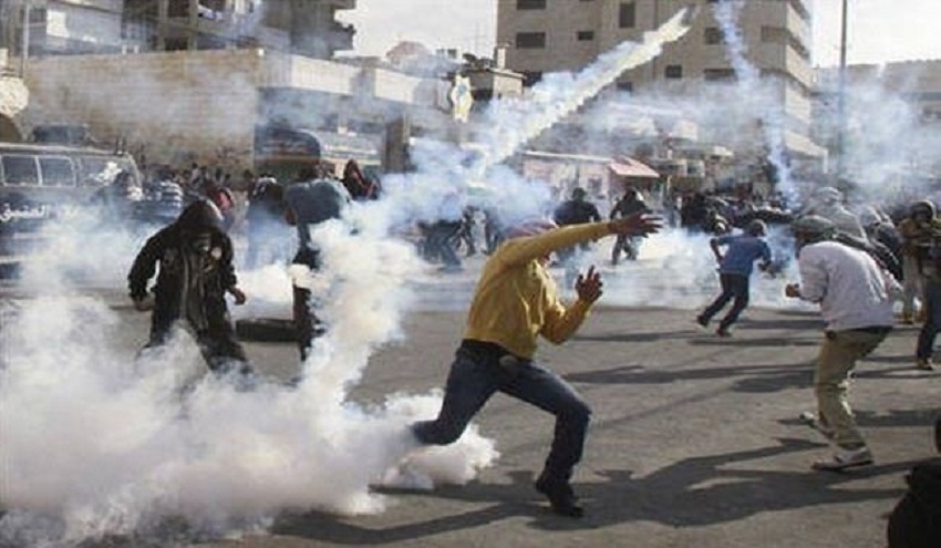 مواجهات عنيفة بين فلسطينيين وشرطة الاحتلال في انحاء القدس 