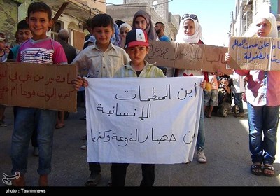 أهالي الفوعة وكفريا يتظاهرون مطالبين بانهاء الحصار عنهم