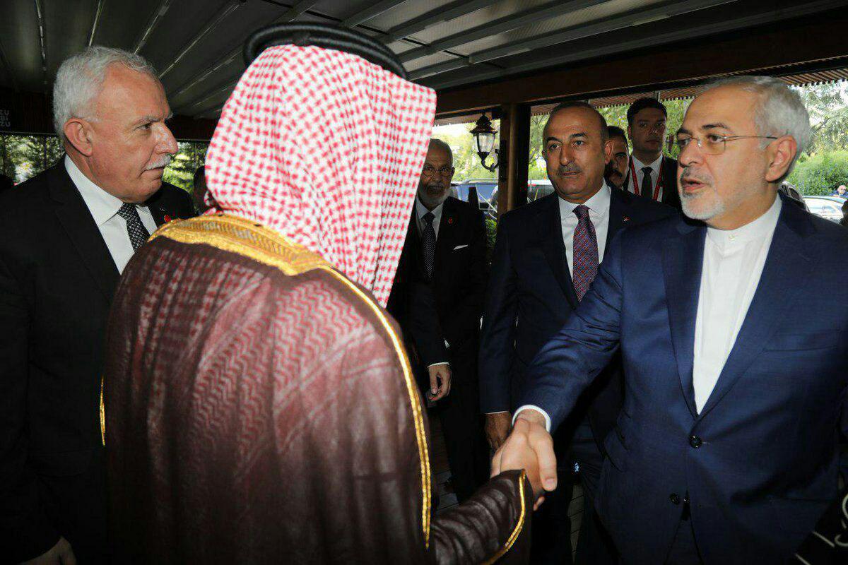 بالصور .. ظريف يصافح نظيره السعودي عادل الجبير في تركيا