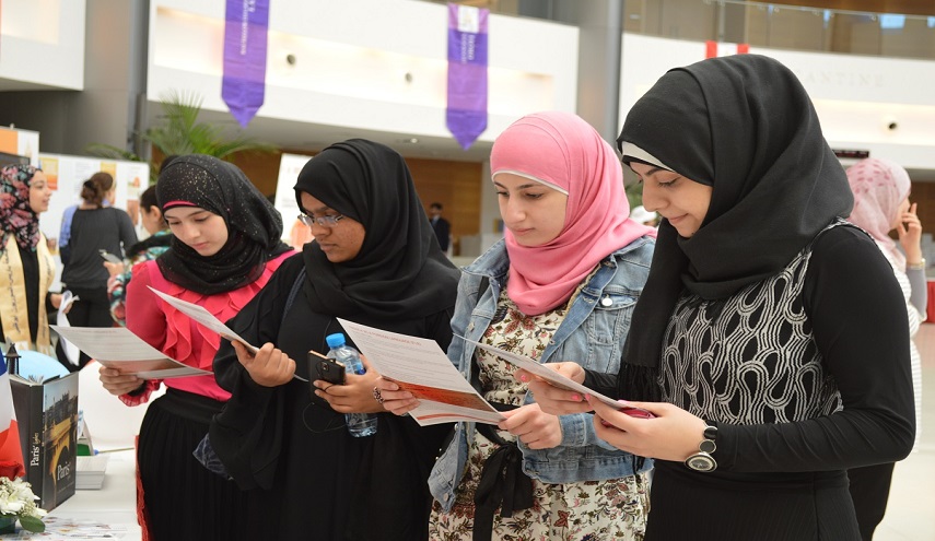 الأم مدرسة 