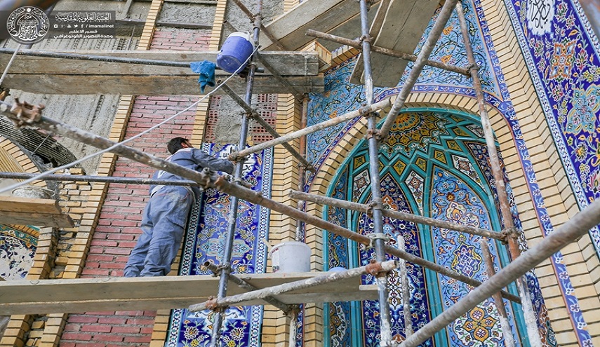 بالصور.. أعمال تغليف الواجهات الخارجية والداخلية لمشروع صحن السيدة فاطمة (ع)