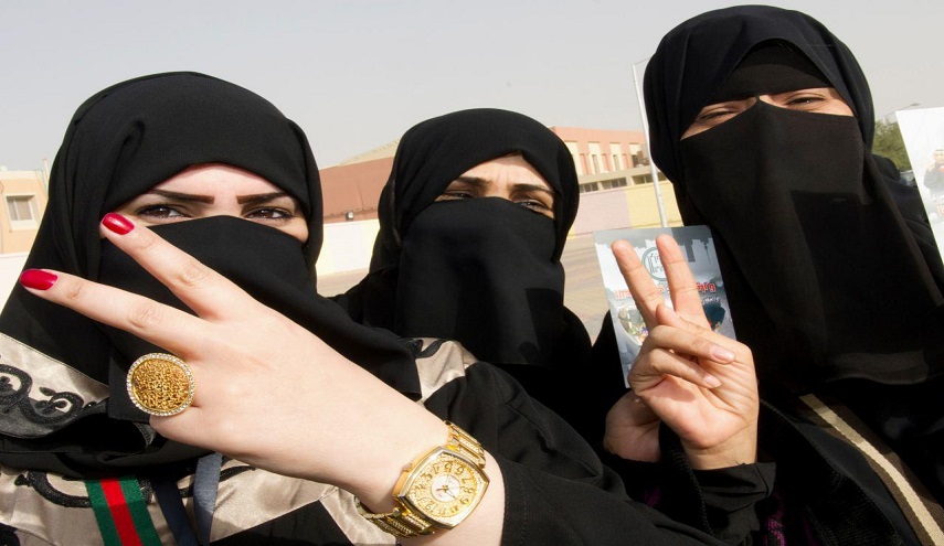 فضيحة مدوية تهز السعودية.. وابطالها فتيات عشرينيات!