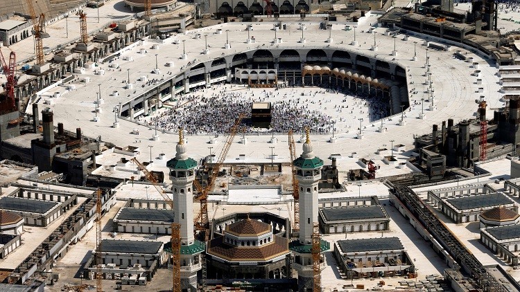 "بن لادن" تعود الى توسعة الحرم رغم حرمانها بعد حادثة الرافعة!