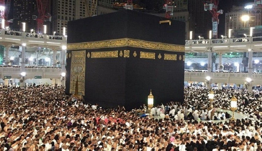 9 بريطانيين يستقلون دراجات هوائية وصلوا إلى الديار المقدسة لأداء فريضة الحج!