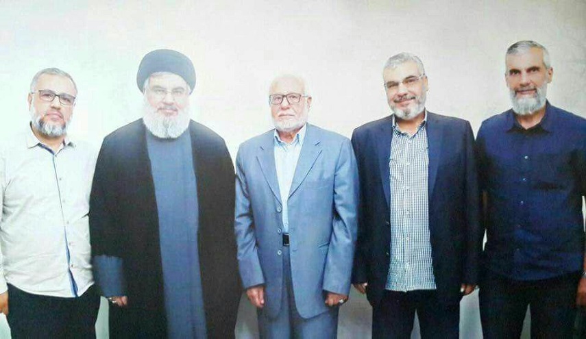 شاهد السيد نصرالله في صورة نادرة ..مع إخوانه ووالده