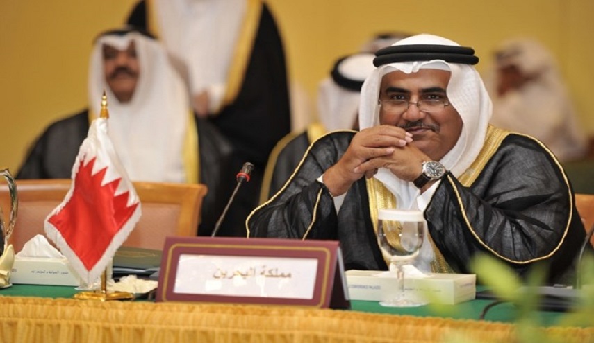 وزير الخارجية البحريني يطلق وصفا مسيئا على المقيمين في قطر!..