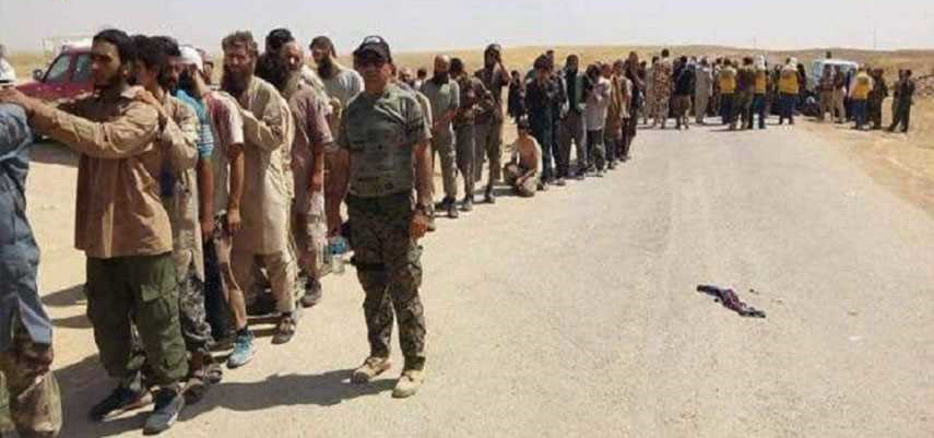 شاهد بالصور... أسرى "داعش" في قبضة البيشمركة