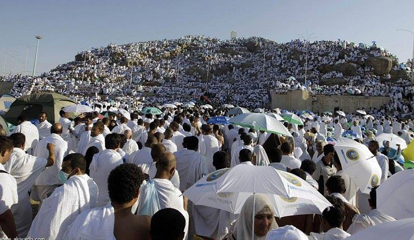 حجاج بيت الله الحرام يبدأون اليوم مناسكهم بالركن الاعظم والوقوف بعرفة