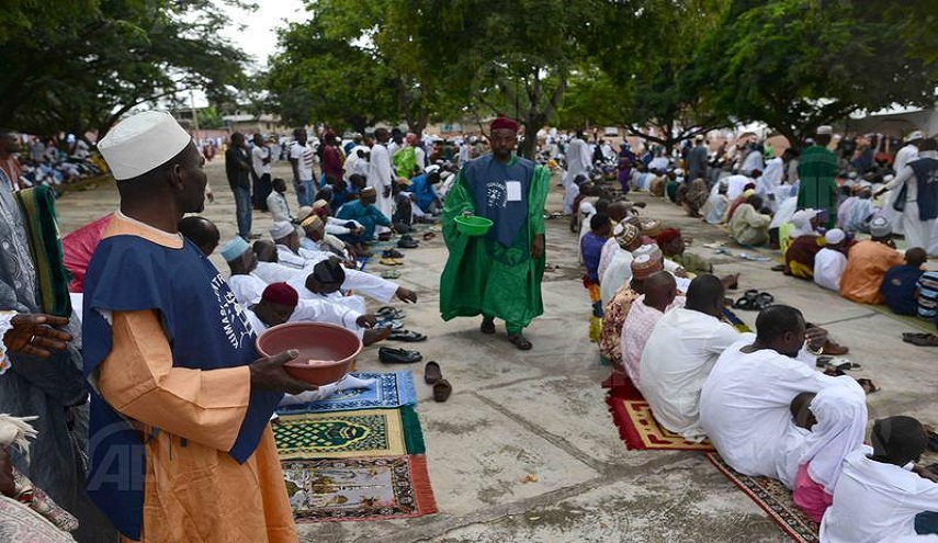 اقامة صلاة عيد الاضحى بغانا بالصور