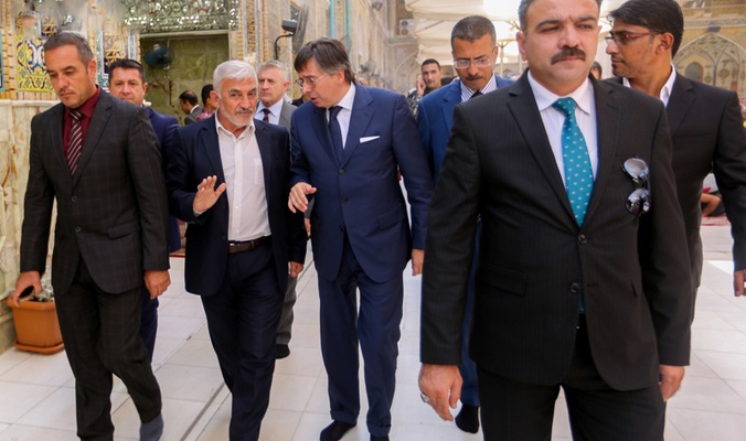السفير الإيطالي ينبهر بالمعالم الاثرية المباركة لمرقد امير المؤمنين(ع)