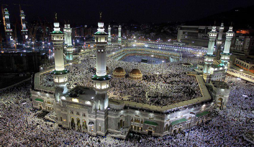 مؤثر جدا... باكستاني انتظر صديقه 25 عاما ليحجا سويا و السبب؟