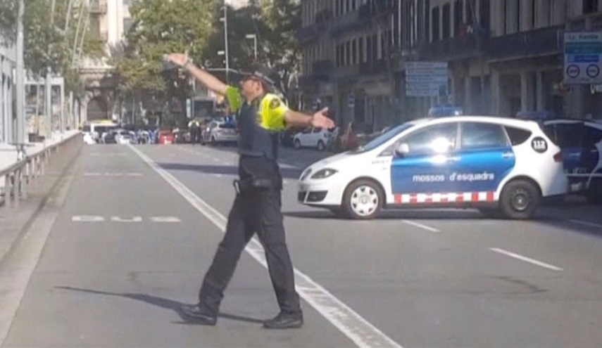 شرطة برشلونة تطوق منطقة ساغرادا فاميليا إثر إنذار كاذب