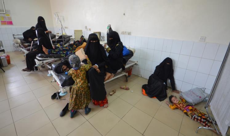 فورين بوليسي: الكوليرا تفتك باليمن والسعودية تعيق الإغاثة وتقتل الاطفال
