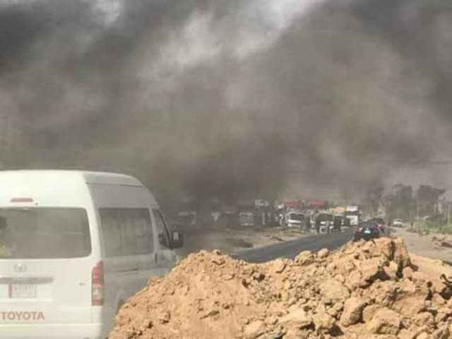 بالصور.. قطع طريق كركوك – بغداد