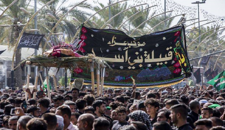 بالصور..ختام مراسيم دفن الأجساد الطاهرة لشهداء الطف في كربلاء..