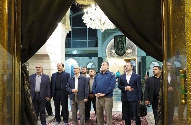 بالصور.. اللواء باقري يزور مقام السيدة رقيّة (ع) في دمشق