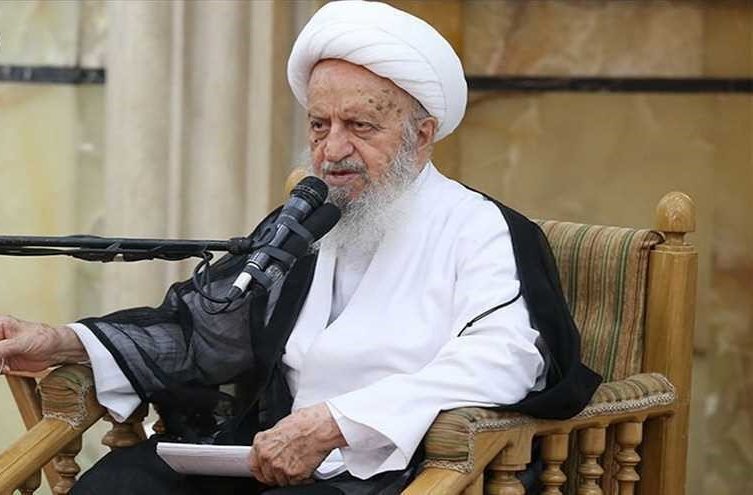 آية الله مكارم الشيرازي يحذر العراقيين من إضاعة ثمار الانتصارات