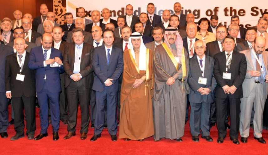 السعودية تزيح بعض المعارضين السوريين بعد نفاذ صلاحياتهم.. وتهدد بوقف دعم مؤتمر الرياض!!