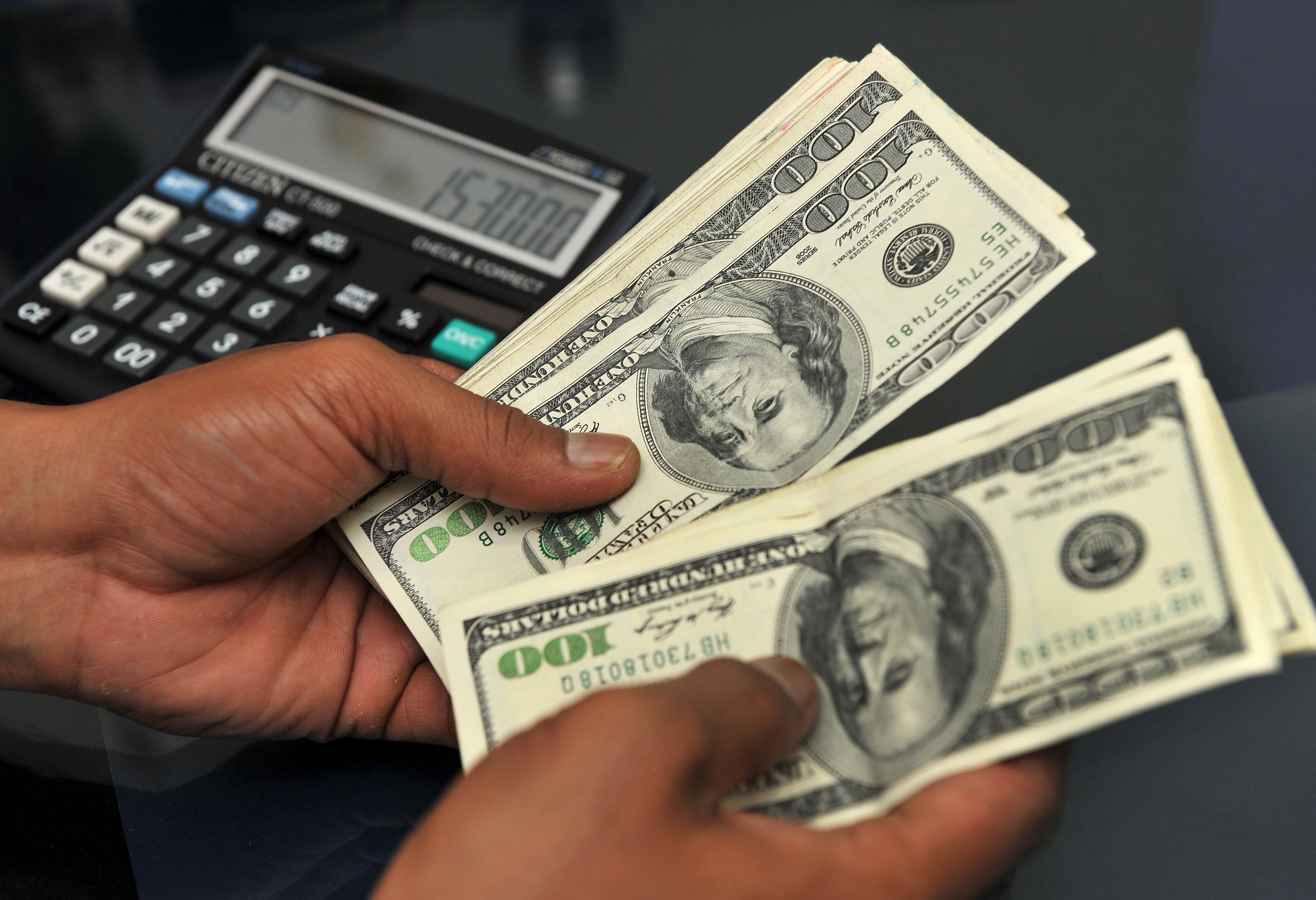 دمشق.. سعر جديد غير مسبوق للدولار منذ أكثر من 15 شهراً 