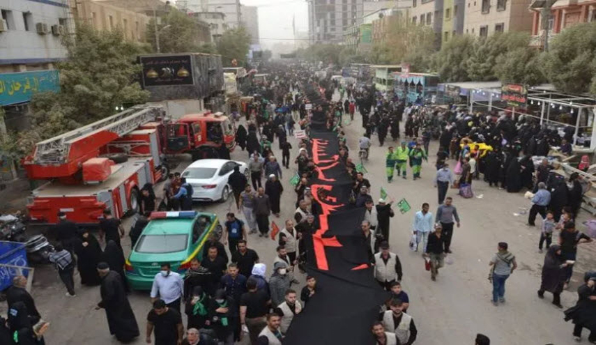  شاهد بالصور .. اطول راية عزاء حسيني في العالم ، إذ تبلغ (4000) متر