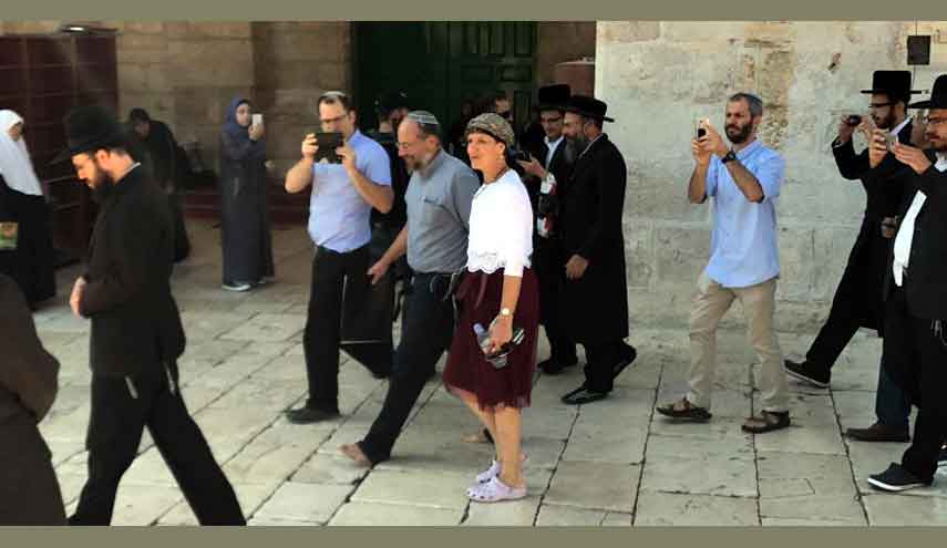 مستوطنون يقتحمون المسجد الأقصى بحماية شرطة الاحتلال