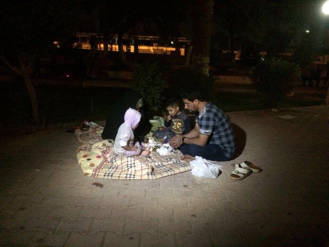 شاهد.. الهزة الأرضية تجبر العراقيين على المبيت في الشوارع