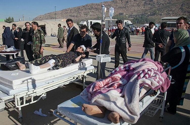 بالصور: ارتفاع حصيلة ضحايا زلزال ايران والاغاثة مستمرة
