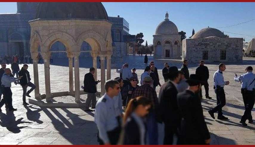 في سابقة خطيرة.. الصهاينة يقتحمون سطح قبة الصخرة المشرفة