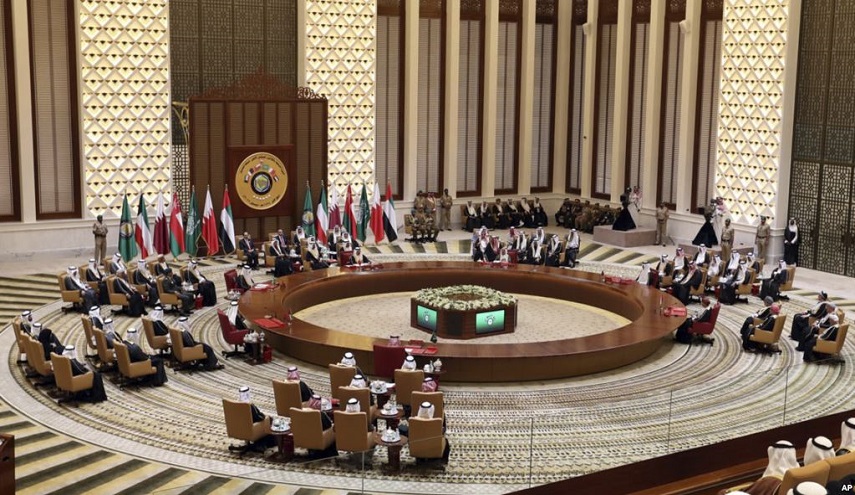 قمة خليجية بلا ملوك وبآمال ضئيلة!