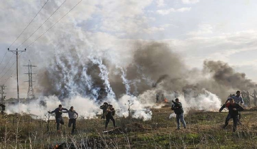 الصحة الفلسطينية تطالب بالكشف عن الغازات التي استخدمتها "إسرائيل" ضد المحتجين